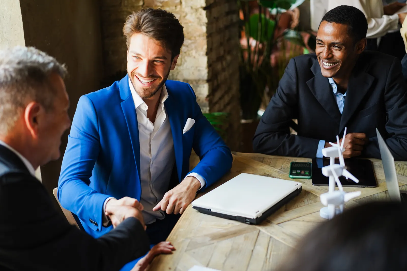 Agent et client concluant un accord