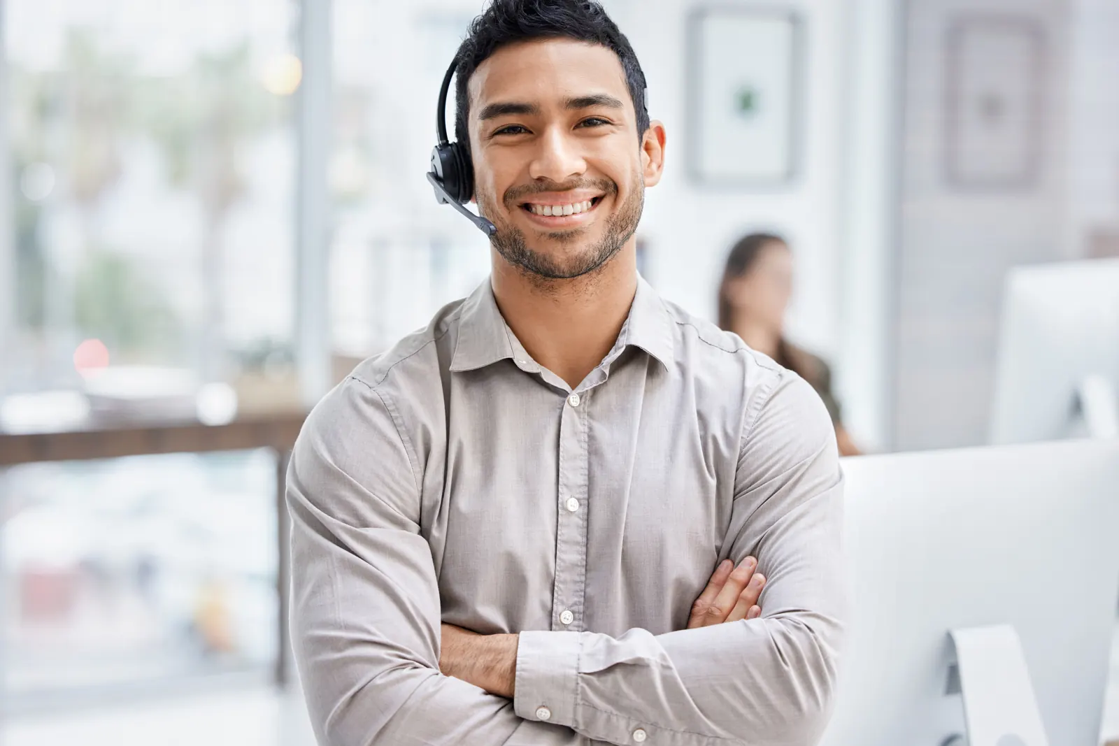 Conseiller clientèle avec casque
